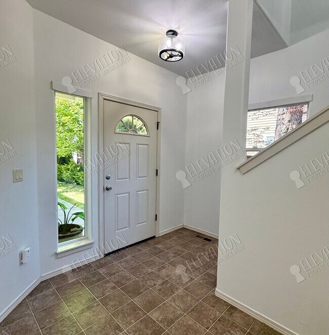 Foto del edificio - 3 BR Home with Private Backyard Retreat in Desirable SW Bend