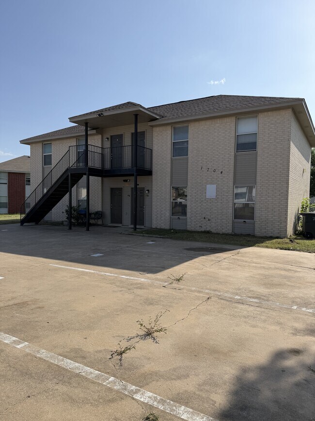 Building Photo - 1704 Spring Rose Cir