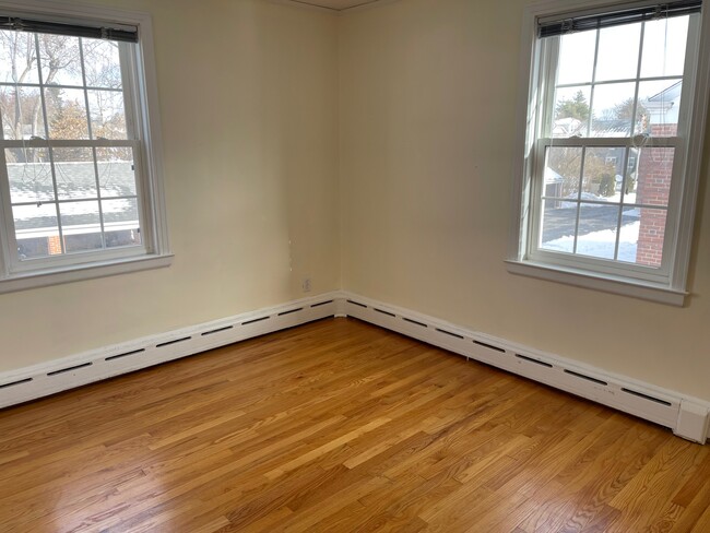 Building Photo - 1058 Farmington Ave