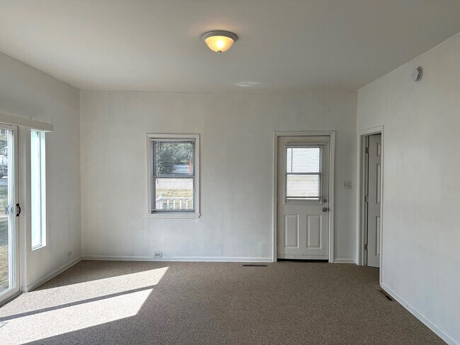 Building Photo - 101 S La Fox St