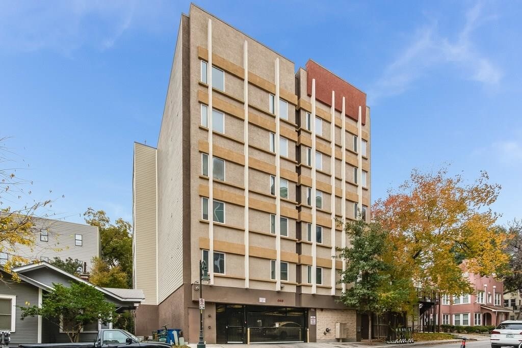 Foto principal - 908 W 21st St