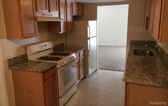 Building Photo - 27153 Farmbrook Villa Dr