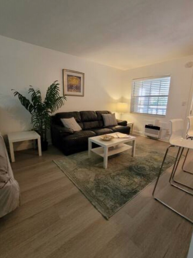 Foto del edificio - 3226 NE 12th St
