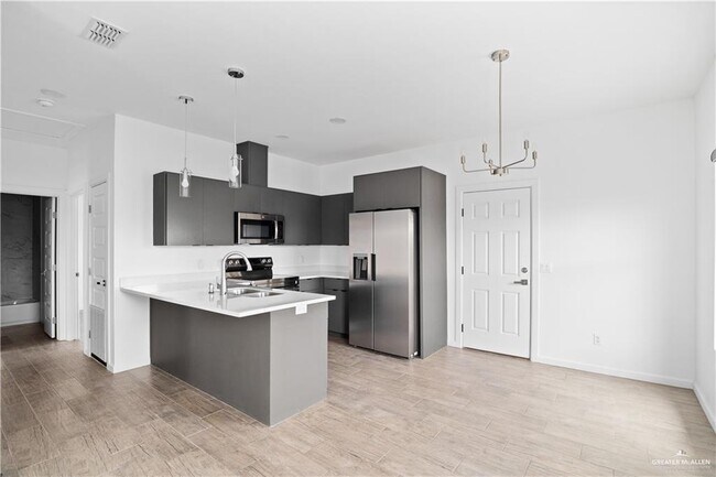 Building Photo - 13 Notre Dame Ave