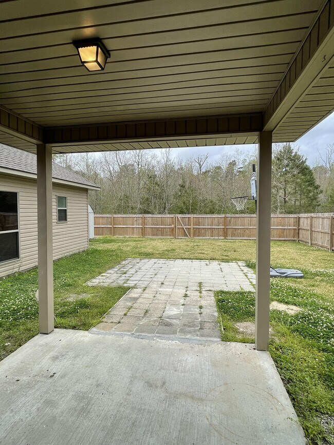 Building Photo - 26423 Avoyelles Ave