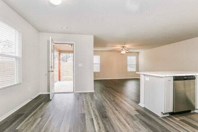 Foto del edificio - 3253 Sidell Estates Rd