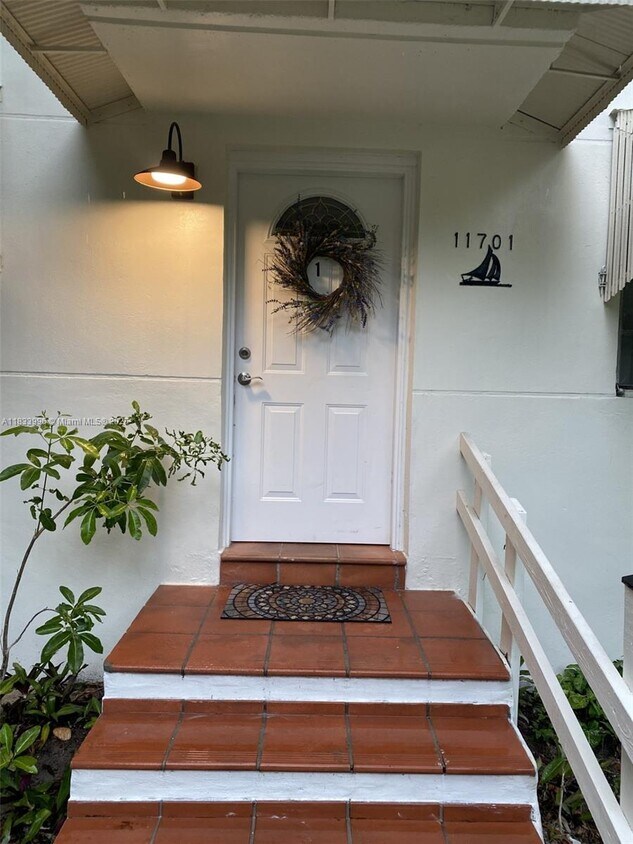Foto principal - 11701 NE 11th Pl