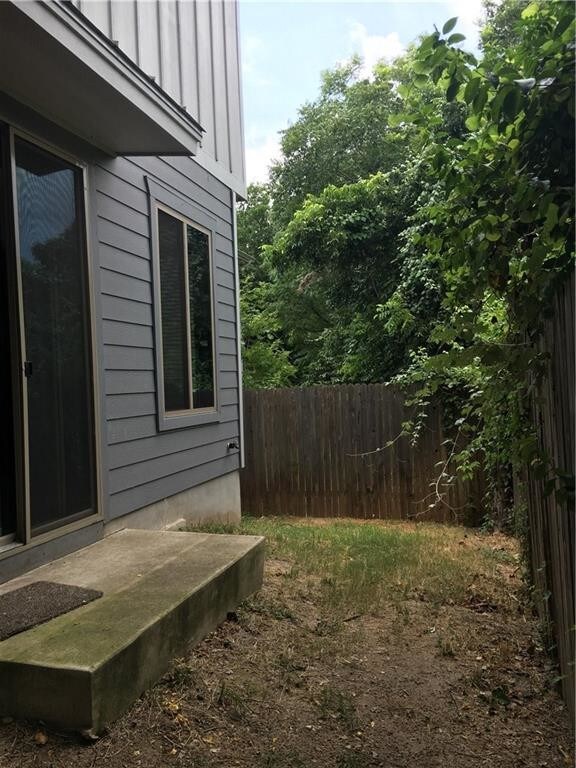 Foto del edificio - 900 Banister Ln