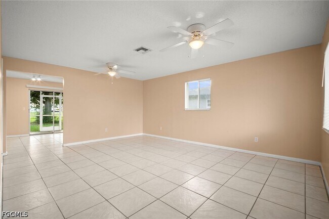 Building Photo - 4406 Santa Barbara Blvd S