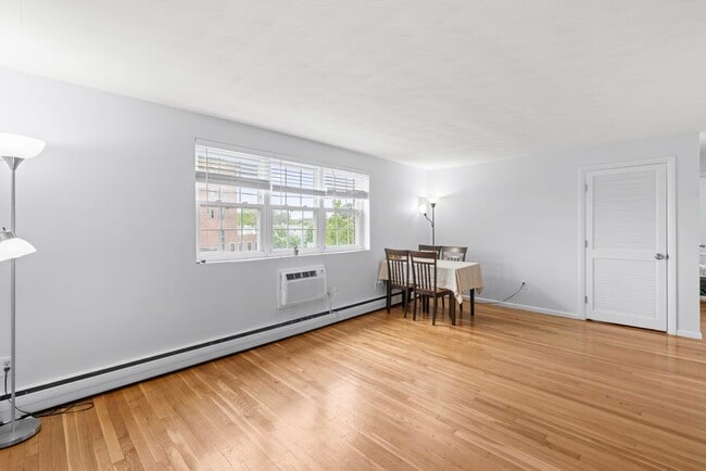 Building Photo - 59 Bynner St