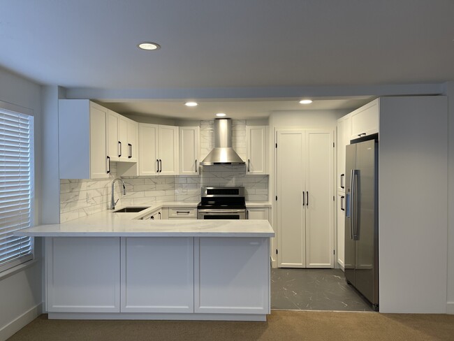 Building Photo - 15546 37B Av
