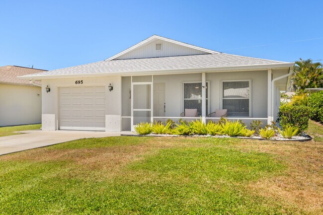 Exterior frontal - 695 104th Ave N