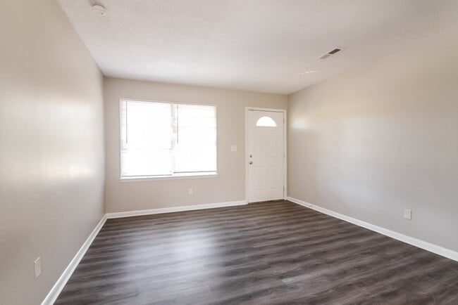 Foto del edificio - 207 Polly Reed Rd NE