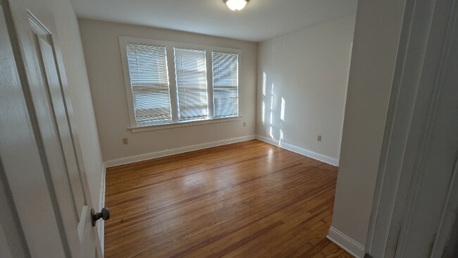 Foto del edificio - 615 Burr Oak St