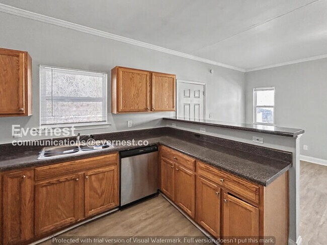 Foto del edificio - 3 Bed, 2.5 Bath Home with Off-Street Parking / Pet-Friendly / Available Now!