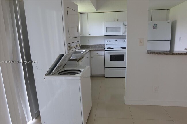 Building Photo - 2021 NW 59th Terrace