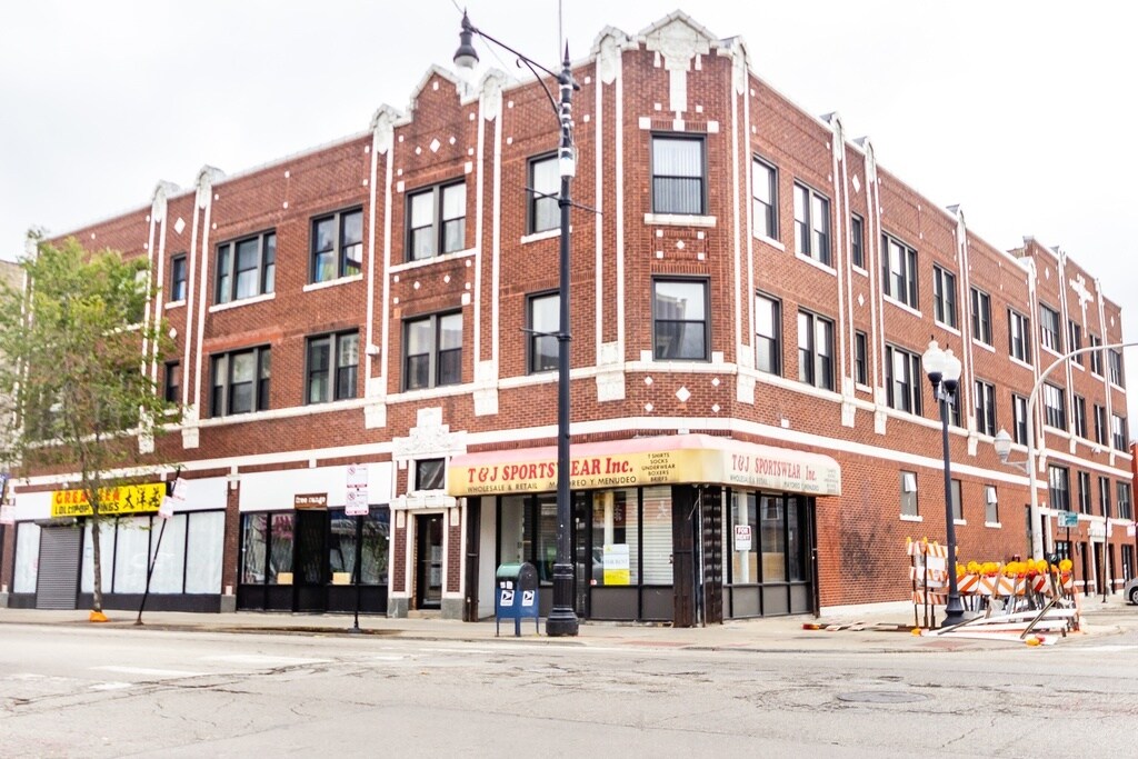 Foto principal - 3253 W Lawrence Ave