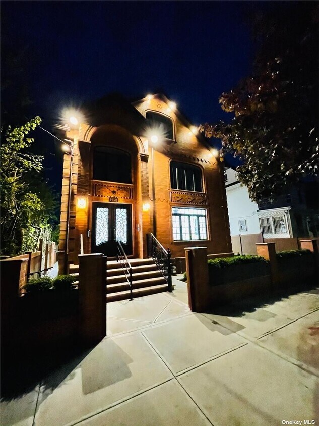 Primary Photo - 91-43-91114 114th St