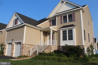 Building Photo - 47 Thomas Dr