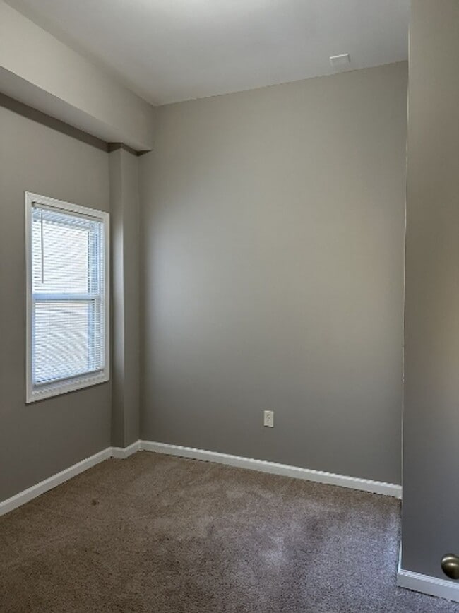 Building Photo - 1810 N Calvert St