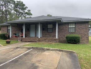 Building Photo - 404 Pinecrest Dr