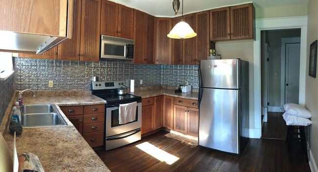 Shared kitchen panorama. - 1525 South 7th Street