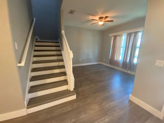 Building Photo - 3 Bedroom 2.5 Bath Townhouse in Harmony fo...