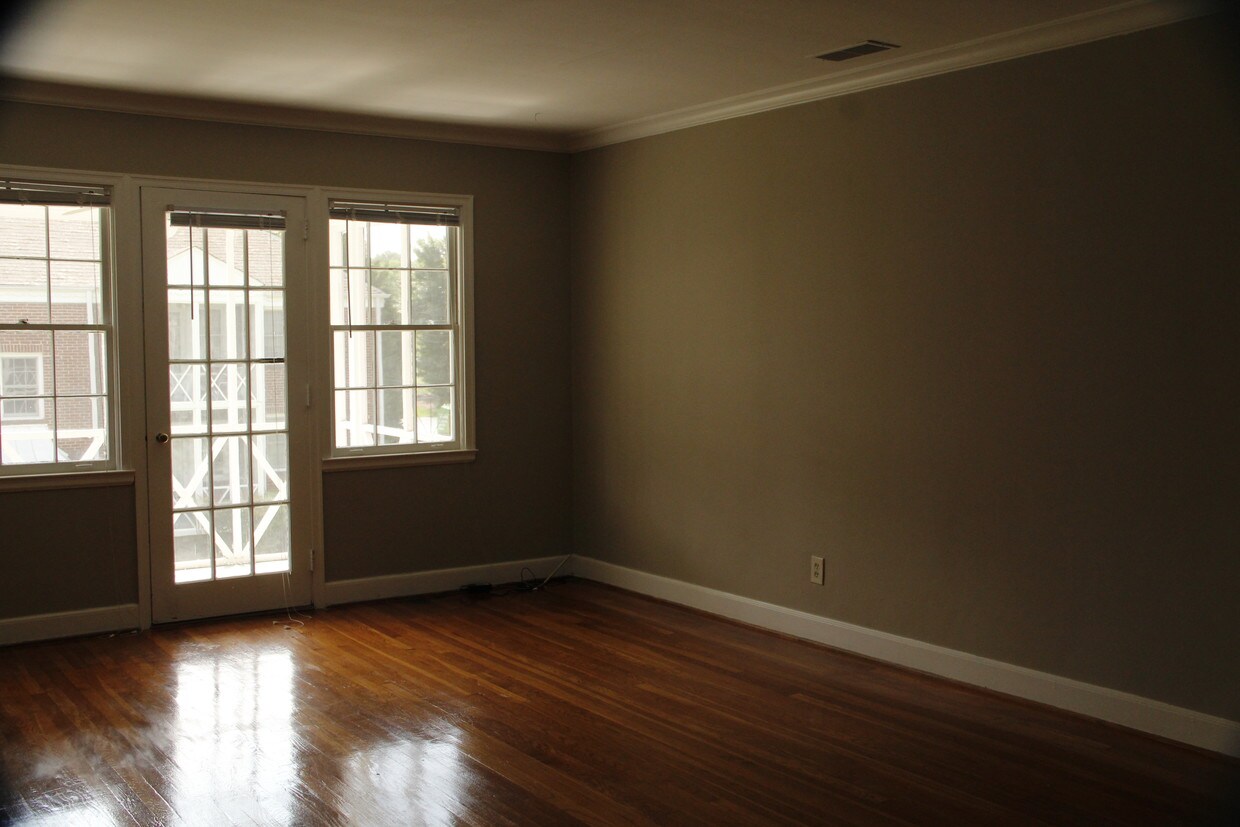 Primary Photo - 72 Delmont Dr NE