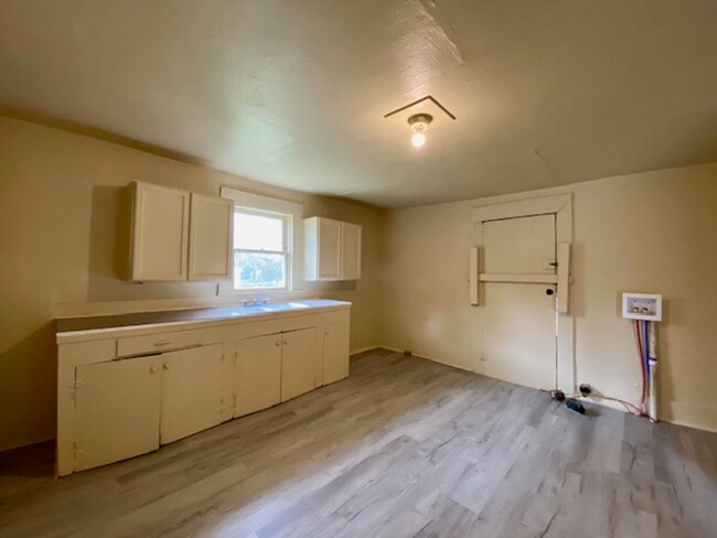 Building Photo - Rent to Own! Remodeled 1 Bedroom 1 Bath Ho...