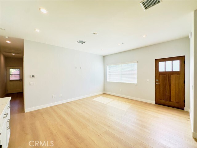 Foto del edificio - 17522 Lemay St