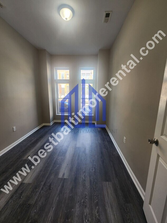 Foto principal - Spacious 4 Bedroom 1.5 Bath in East Baltimore