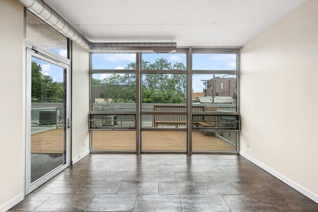 Foto del edificio - 1610 W Fullerton Ave