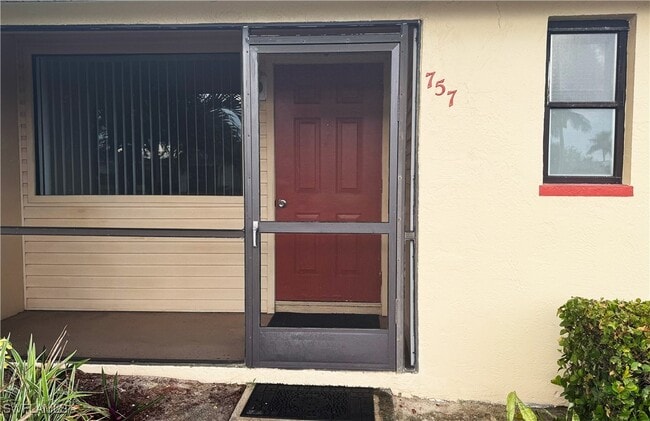 Foto del edificio - 757 95th Ave N