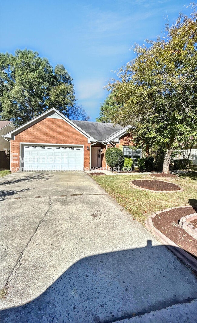 Building Photo - 1532 Lake Park Dr
