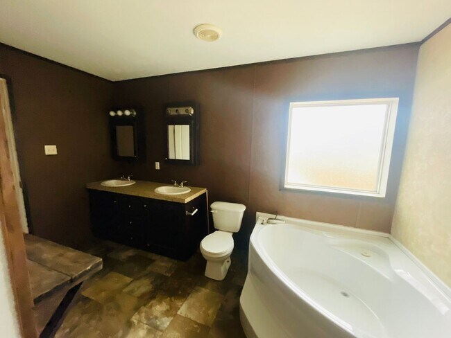 Building Photo - 570 S RR AD - Country property!
