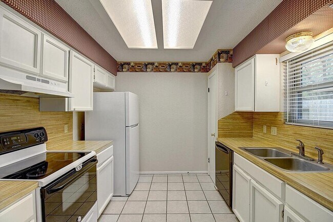 Building Photo - 2129 Meadowpass Dr