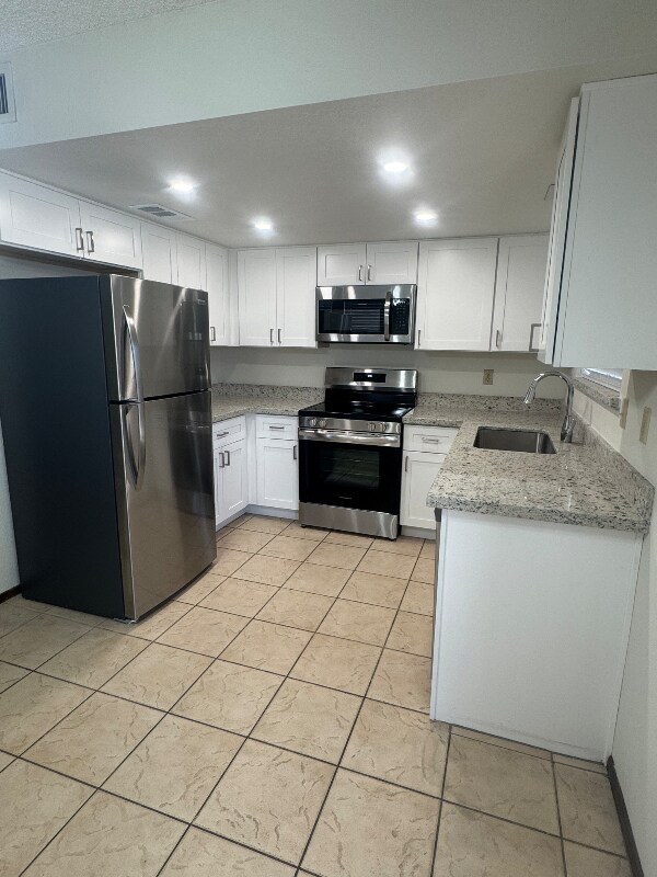 Foto del edificio - 865 W 8th Pl