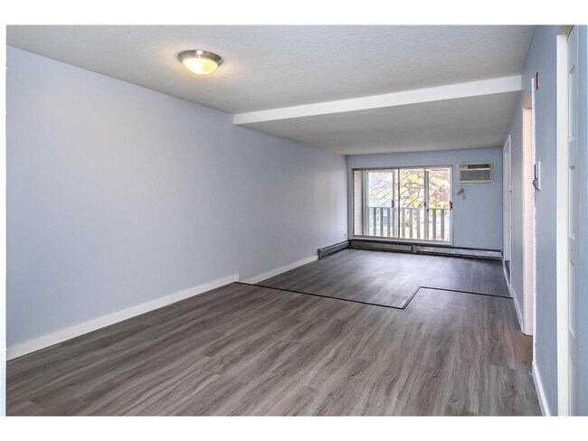 Building Photo - 1601 N Innsbruck Dr