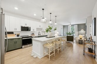 Building Photo - Alton LakeHouse