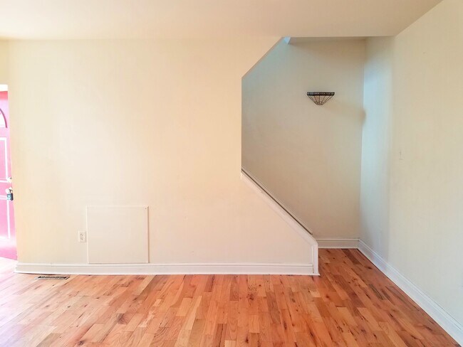 Building Photo - Beautiful and Spacious Three Bedroom House...