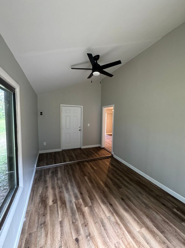 Foto del edificio - Complete Remodel - Beautiful 4 Bedroom Hou...