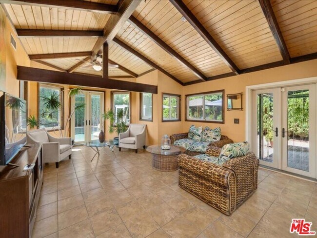 Building Photo - 14552 Hesby St