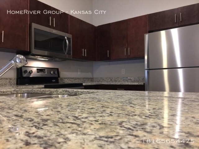 Building Photo - New 3bed/2bath duplex w/1 car garage