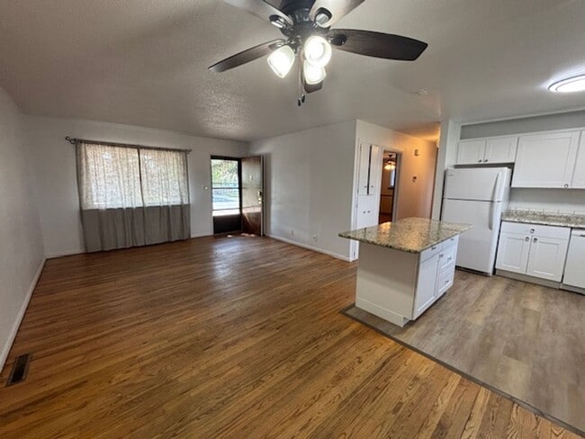Building Photo - Very nice Family Home located in southern ...