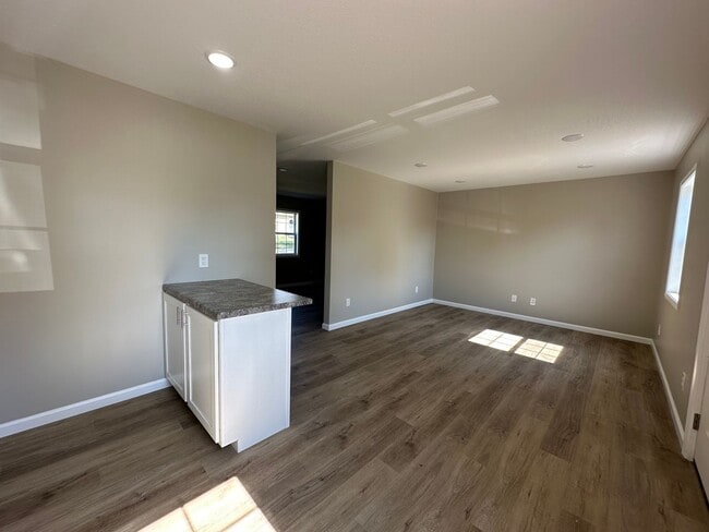 Building Photo - 115 Evergreen Pl