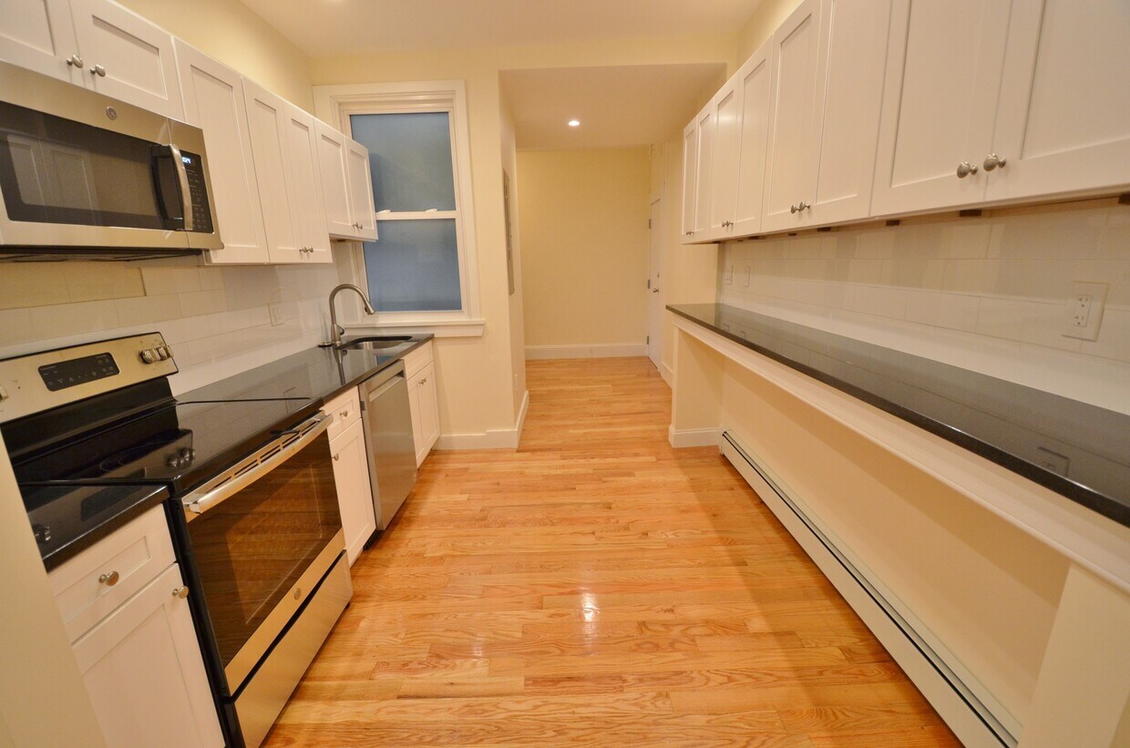 Foto principal - 37 Brookline St