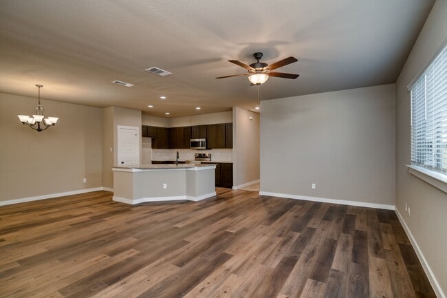 Building Photo - AVAILABLE NOW! GORGEOUS 3 BEDROOM DUPLEX L...