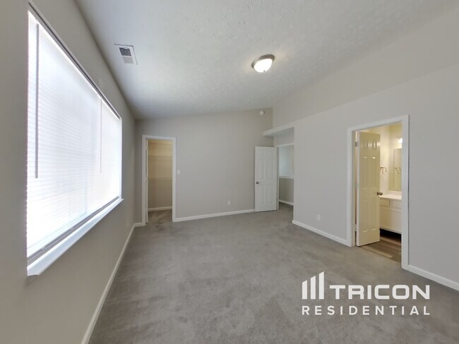 Foto del edificio - 6616 Dunsdin Dr