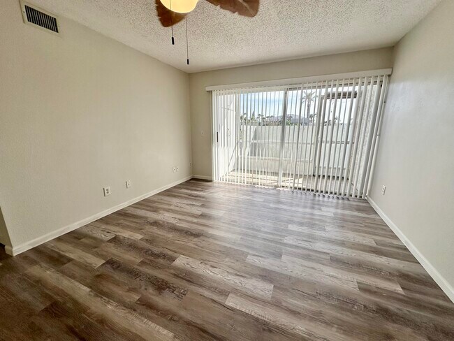 Building Photo - 933 Sonesta Ave NE