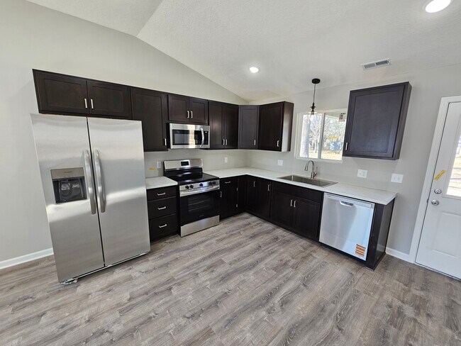 Kitchen - 626 Prospect St